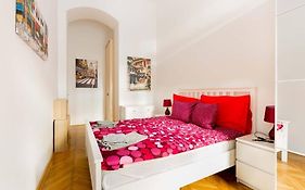 Hidden Gem 1 Bedroom Next To Opera